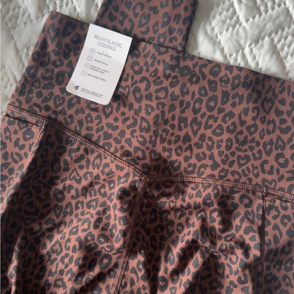 PINK Victoria's Secret Animal Print Leggings - Picture 1 of 3